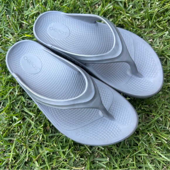 🌟Oofos Oolala Sandal🌟 - Picture 2 of 11